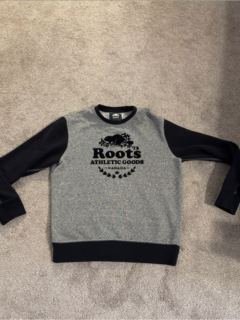 Roots crew sweatshirt